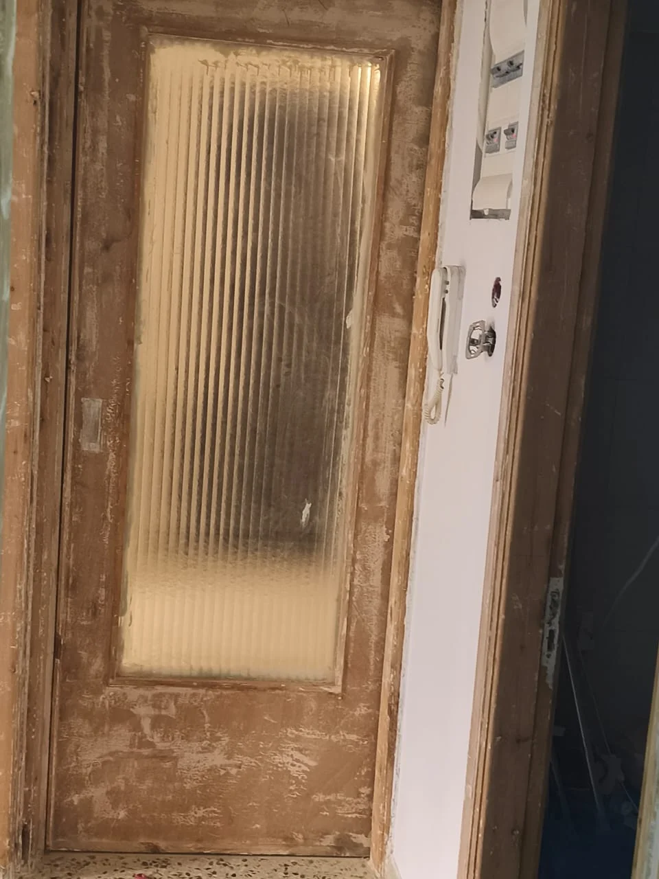 Επισκευή και Βάψιμο Πορτών Ζωγράφου